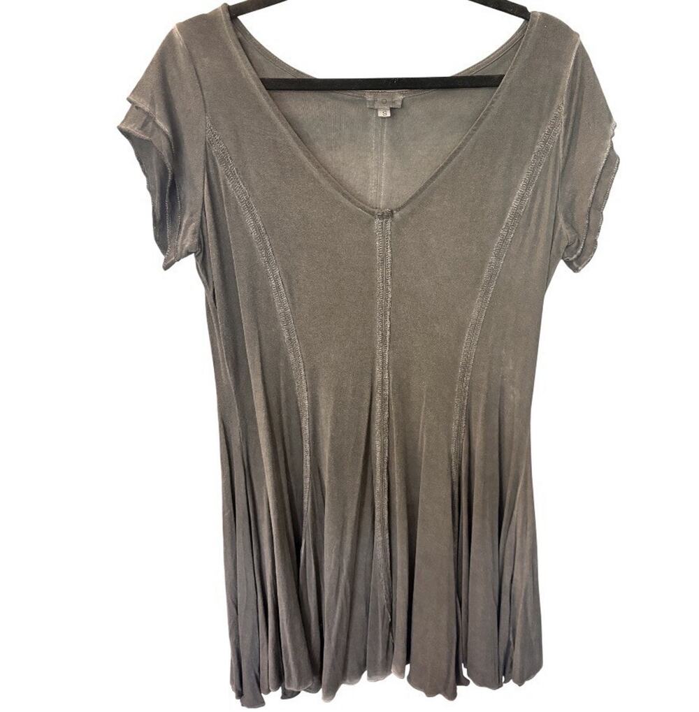 POL NWOT Boho Mineral Gray V-Neck Short Sleeve Stretch Exposed Stitch Mini Dress